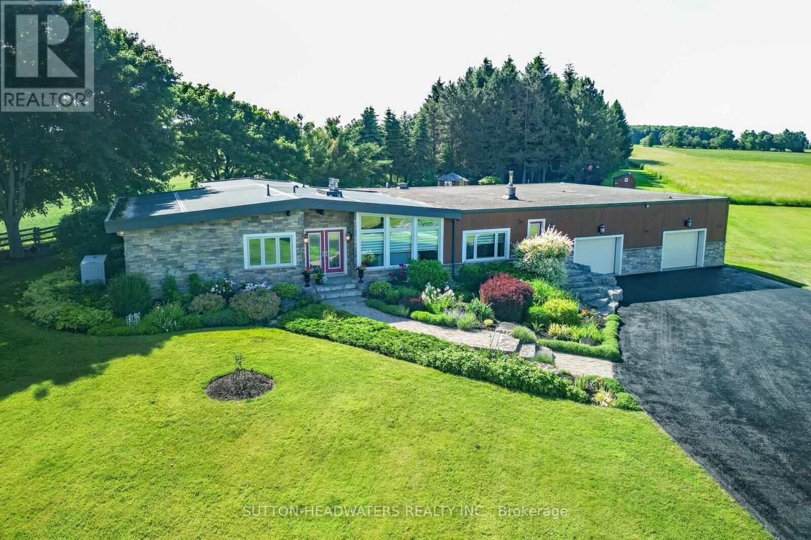 Property Photo:  064349 County Rd 3  ON L9W 7J5 