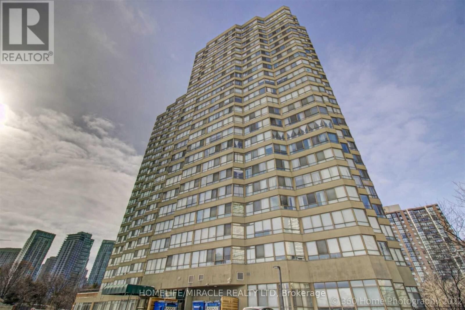 Property Photo: 3605 Kariya Drive 804B ON L5B 3J2