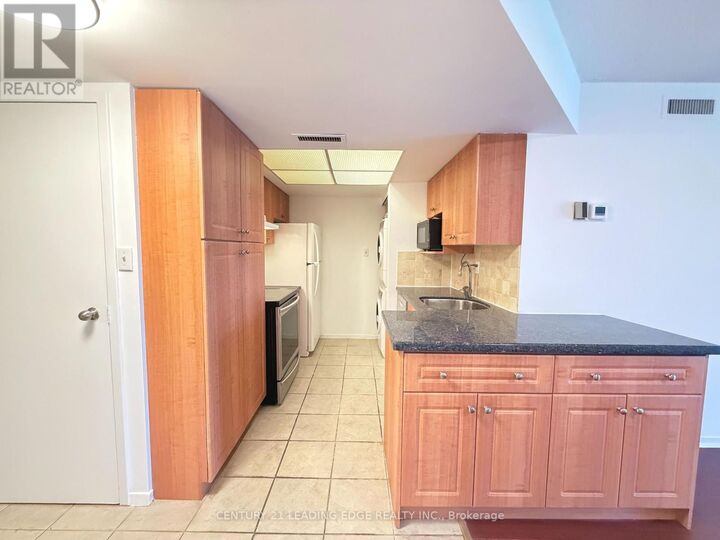 Property Photo:  1001 Bay Street 1912  ON M5S 3A6 