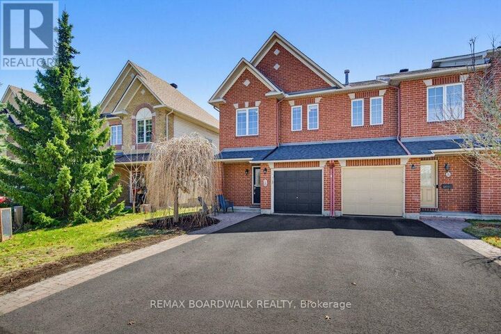 Property Photo: 10 Valemont Street ON K2G 6Y1