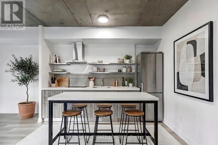 Property Photo:  560 King Street West 726  ON M5V 1M3 