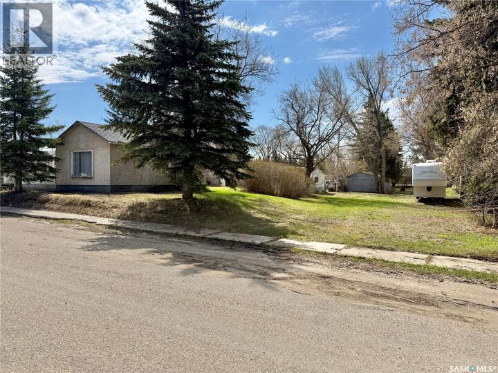 Property Photo:  112 1st Street W  SK S0J 2G0 