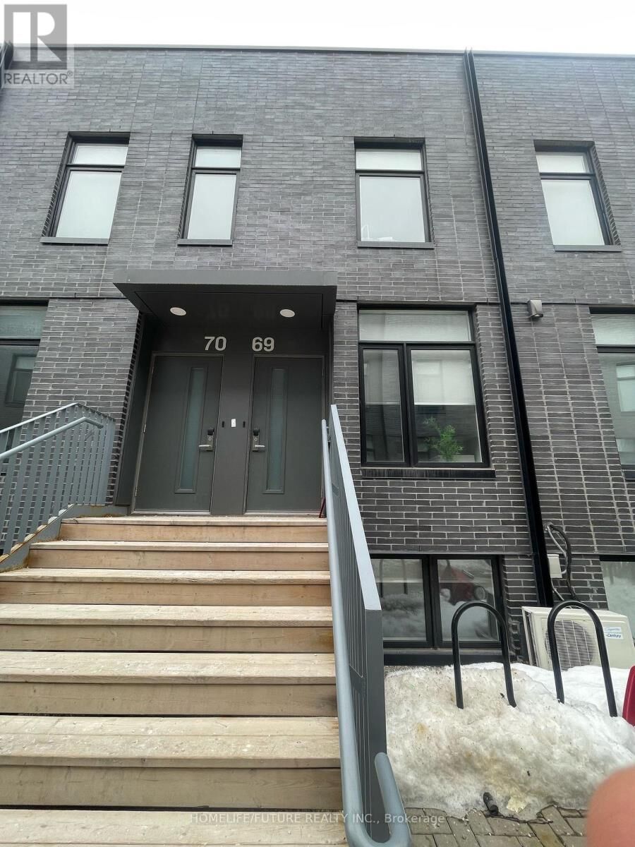 Property Photo:  1760 Simcoe Street North 69  ON L1G 4X9 
