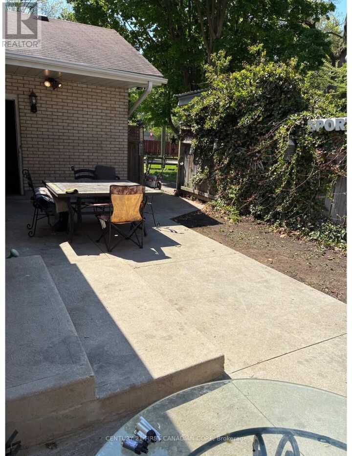 Property Photo:  1294 Hillcrest Avenue  ON N5Y 4N5 