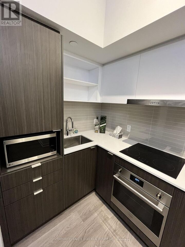 Property Photo:  55 Cooper Street 4111  ON M5E 0G1 