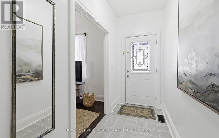 Property Photo:  14 Liberty Place  ON L1C 1W6 