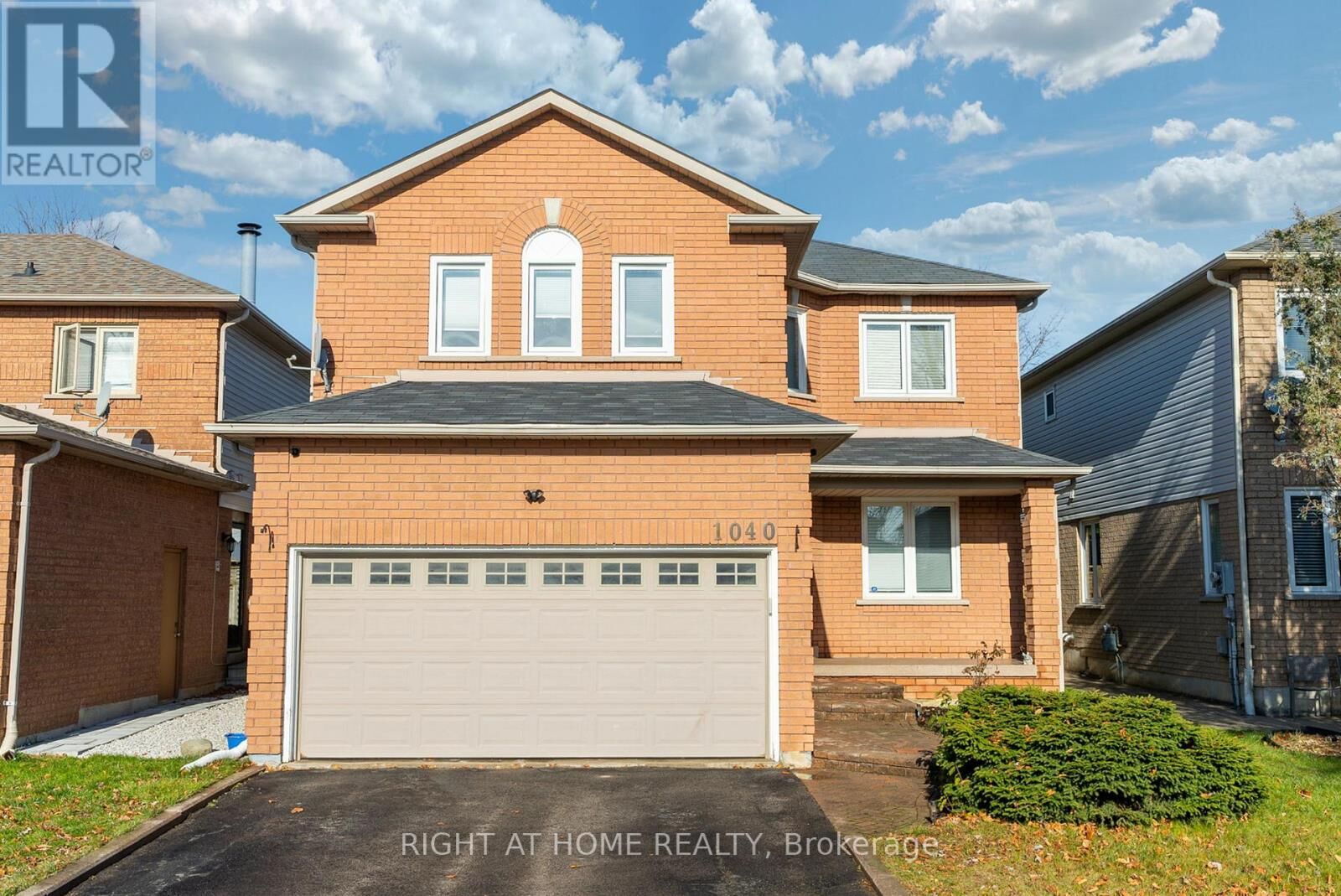 Property Photo:  1040 Beaver Valley Crescent  ON L1J 8N2 