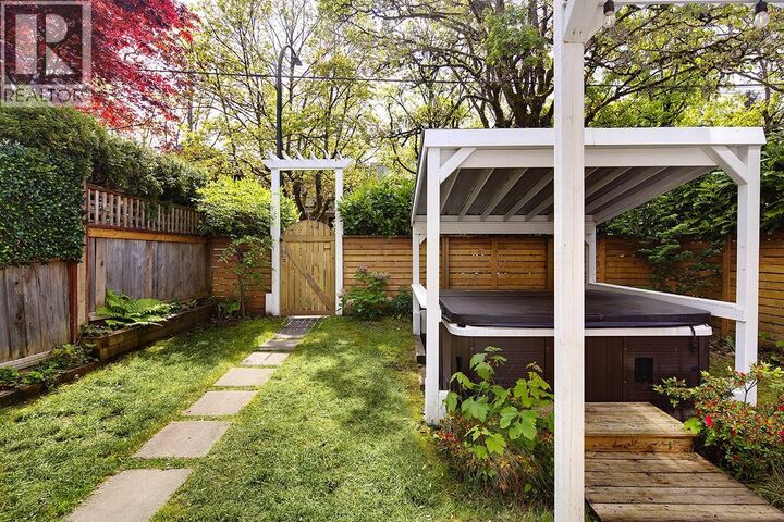 Property Photo:  2977 West 6th Avenue  BC V6K 1X4 