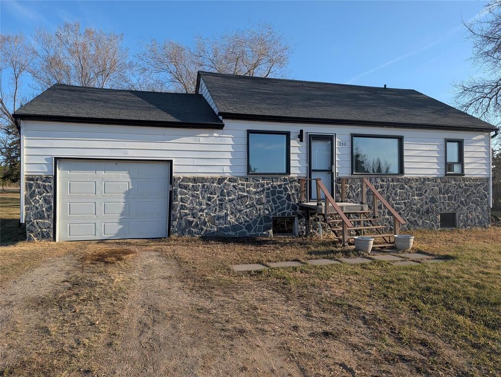 Property Photo: 210 Third Avenue MB R0K 1W0