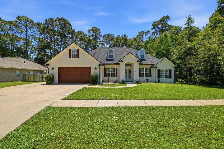 Property Photo: 189 Red Maple Way FL 32578