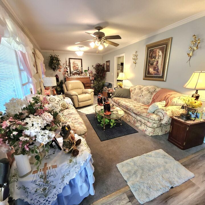 Property Photo: 212 NW Baker Avenue FL 32548