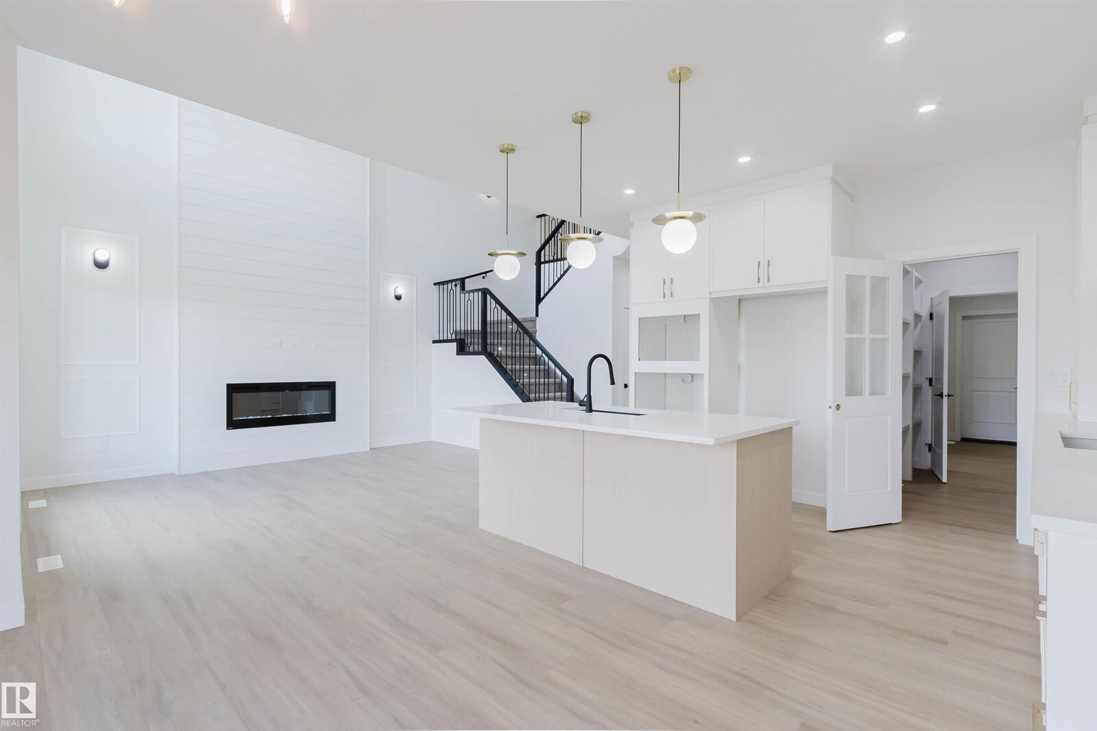 Property Photo:  226 Edgemont Green NW  AB T6M 3J6 