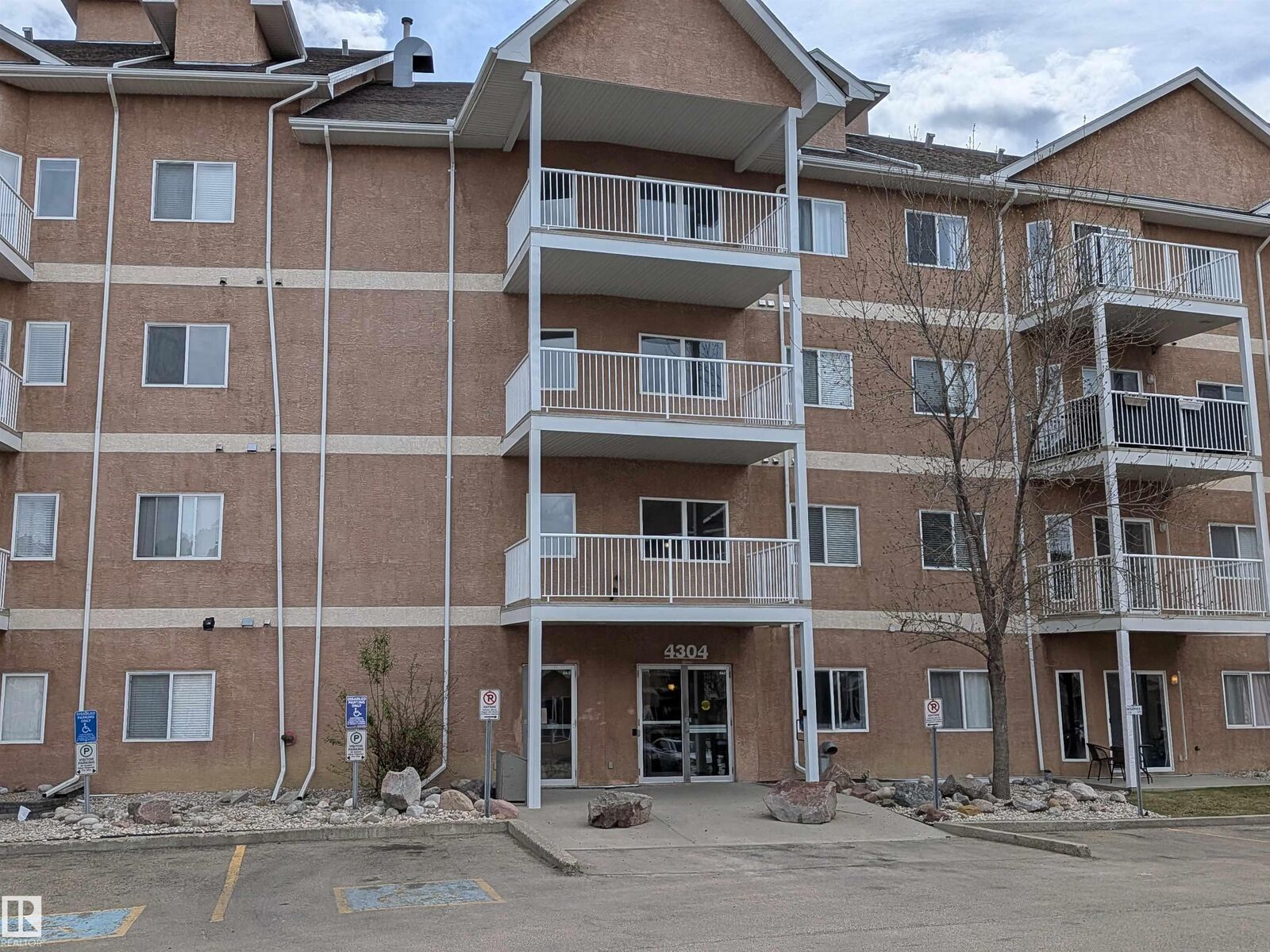 Property Photo: 4304 139 Avenue NW #419 AB T5Y 0H6