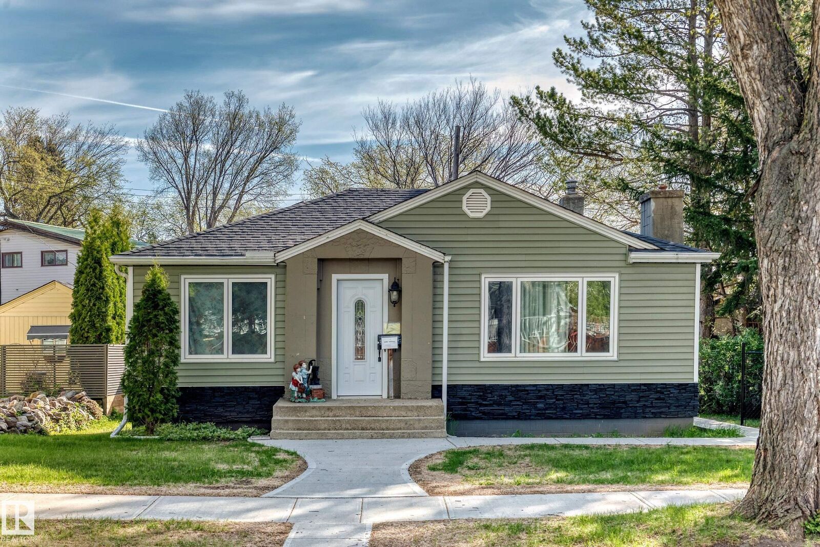 Property Photo:  11303 60 Street NW  AB T5W 3Z2 
