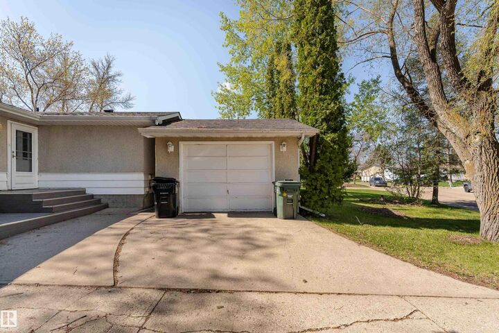Property Photo: 23 Bluebird Crescent AB T8A 0E6