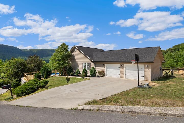 Property Photo:  331 Hardin Road  TN 37327 