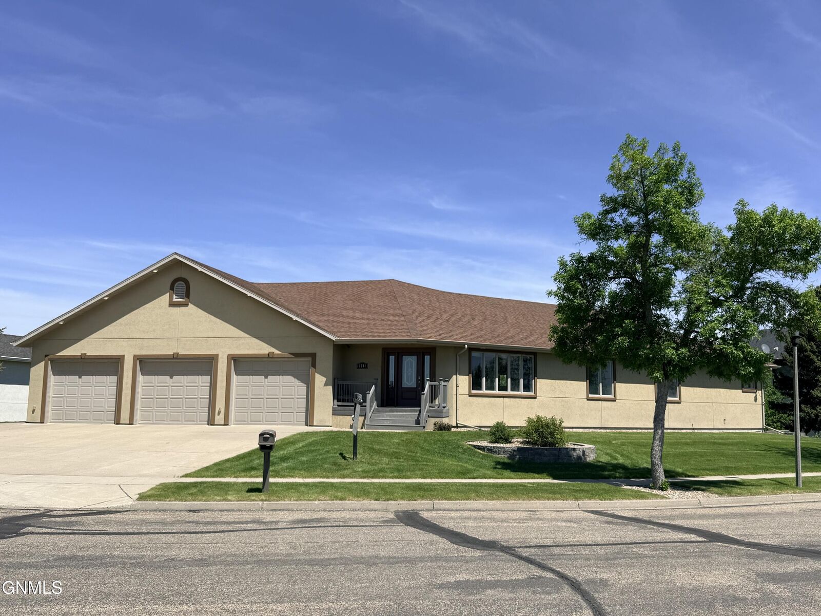 Property Photo:  2781 Promontory Drive  ND 58503 