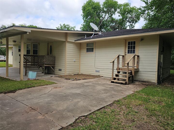 Property Photo:  20331 County Road 510V  TX 77422 