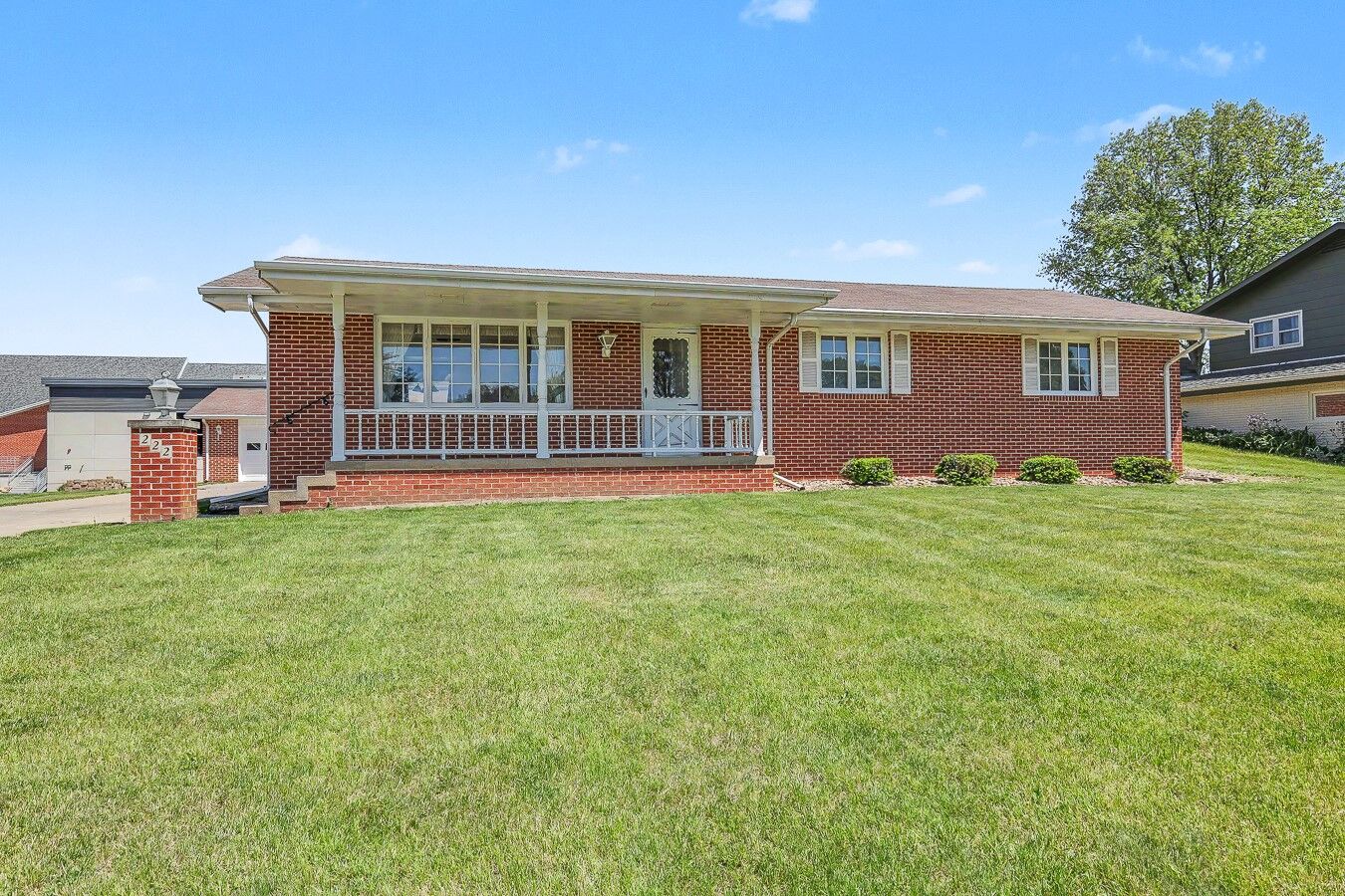 Property Photo: 222 E 10th Street IA 50219