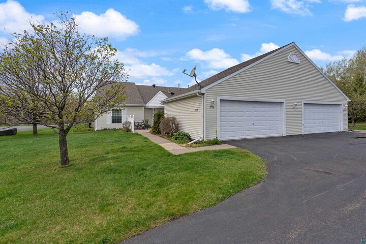 Property Photo:  2150 Miller Creek Dr 8  MN 55811 