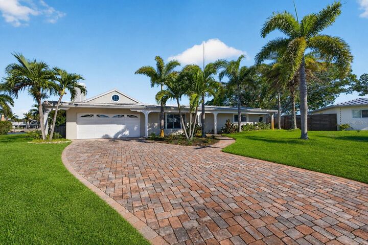 Property Photo:  1276 37th Avenue NE  FL 33704 