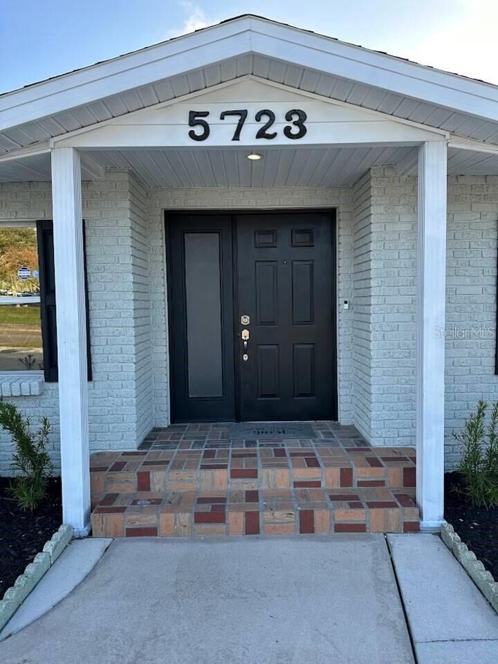 Property Photo: 5723 26th Street W FL 34207