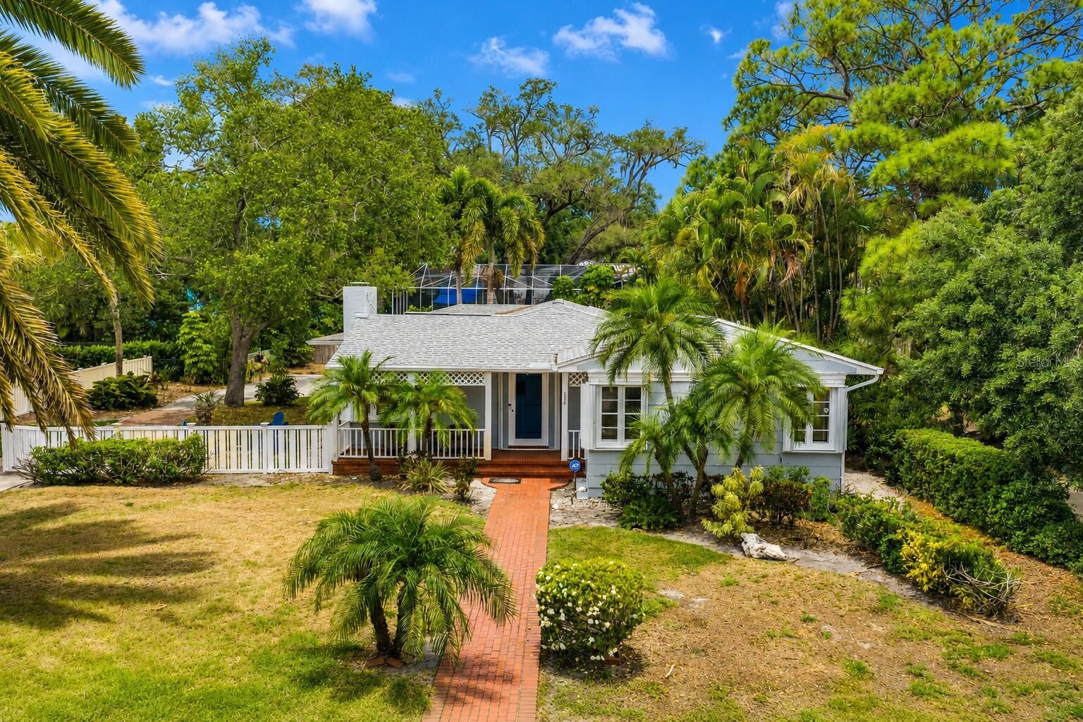 Property Photo:  220 Lyndhurst Street  FL 34698 