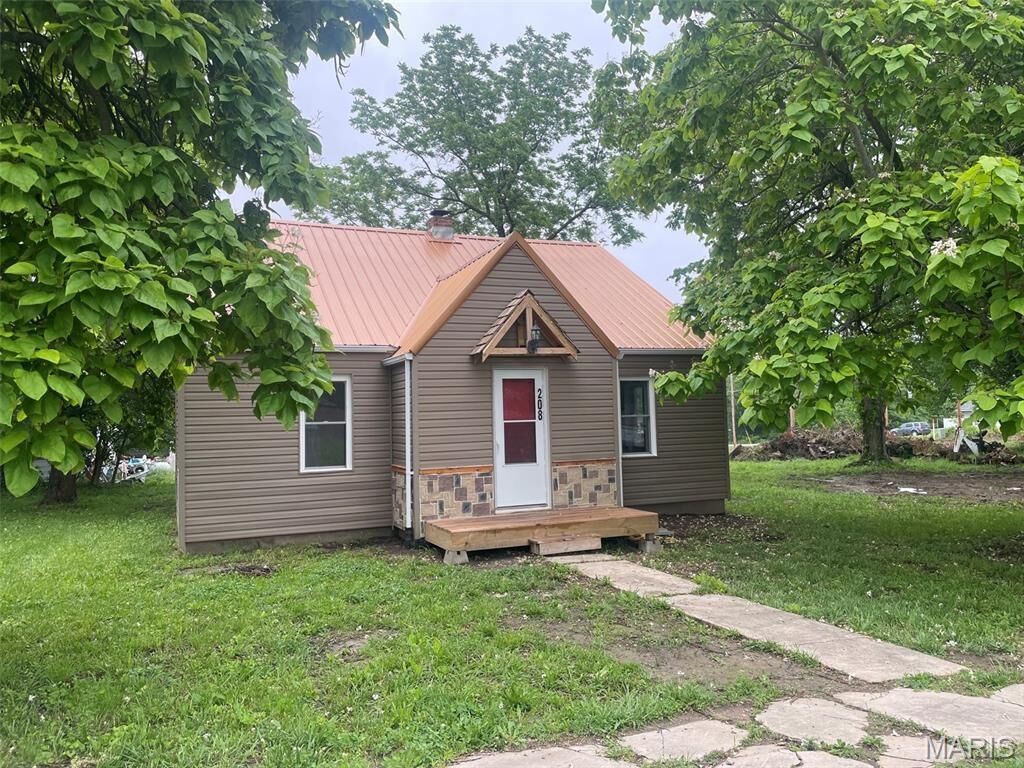 Property Photo: 204 East McClurg Ave MO 65556