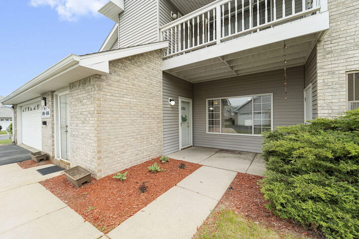 Property Photo:  6884 S Rolling Meadows Ct  WI 53154 