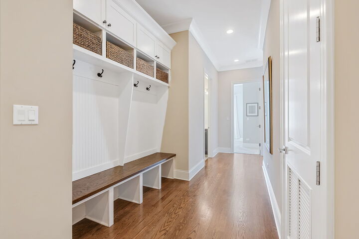 Property Photo: 4802 N Bell Avenue 201 IL 60625