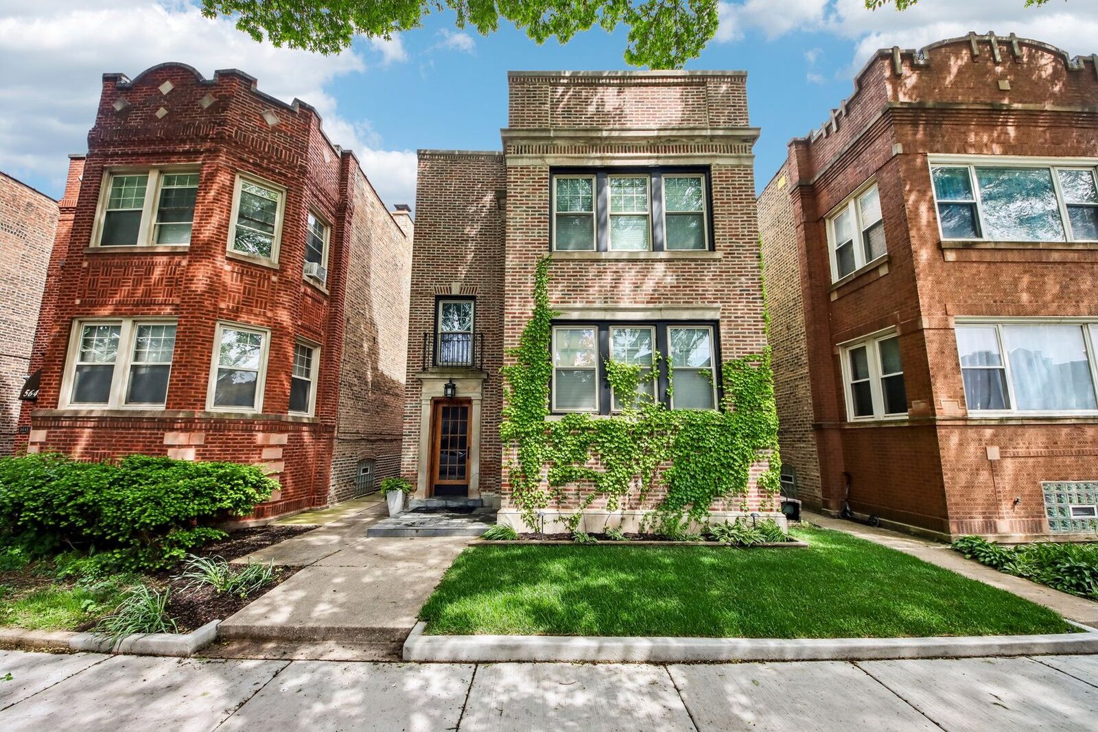 Property Photo: 5643 N Campbell Avenue IL 60659