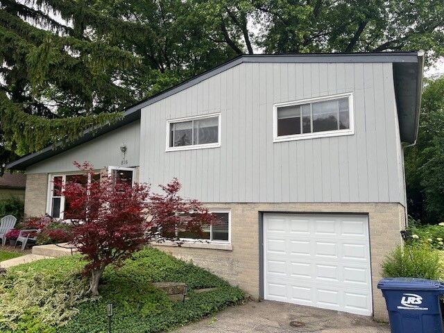 Property Photo: 816 Holmes Avenue IL 60015