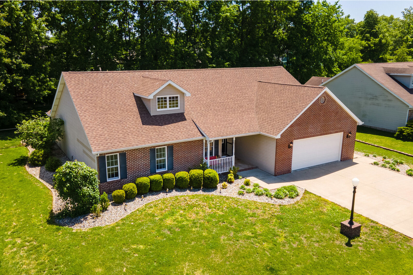 Property Photo:  200 Breeze  IL 62918 