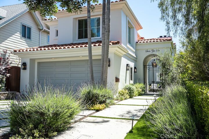 Property Photo:  706 Avenue B  CA 90277 