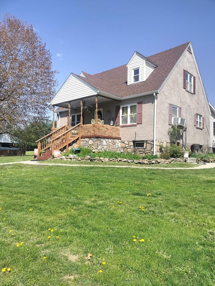 Property Photo: 905 Old Oakvale Road WV 24740