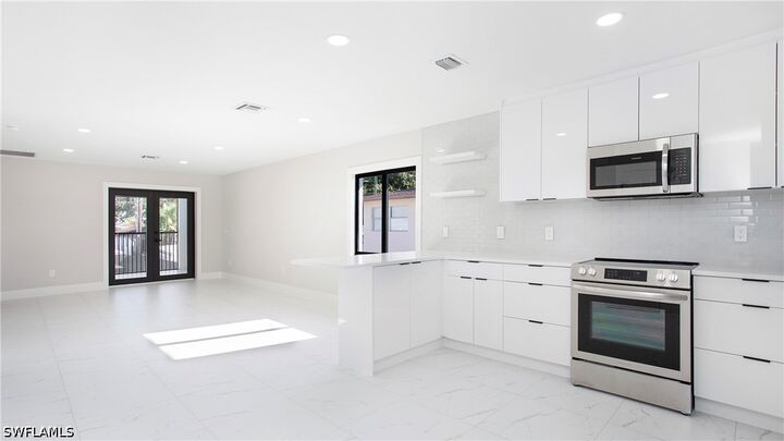 Property Photo: 9002-9002 Somerset (Unit 2) Lane 9002 FL 34135