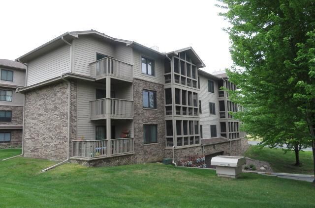 Property Photo:  3801 W 98th Street 402  MN 55431 