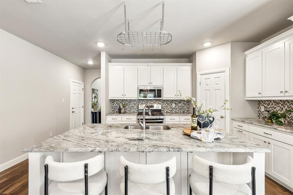 Property Photo: 115 Elm Lane TX 76262