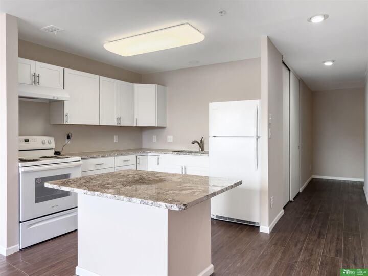 Property Photo:  3000 Farnam Street S4h  NE 68131 