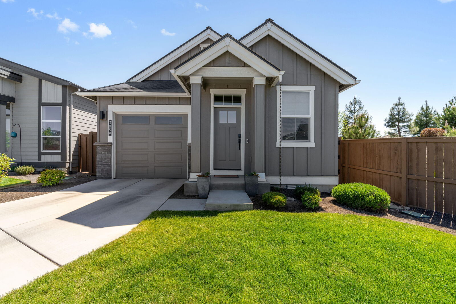 Property Photo:  3859 NE Oakside Loop  OR 97701 