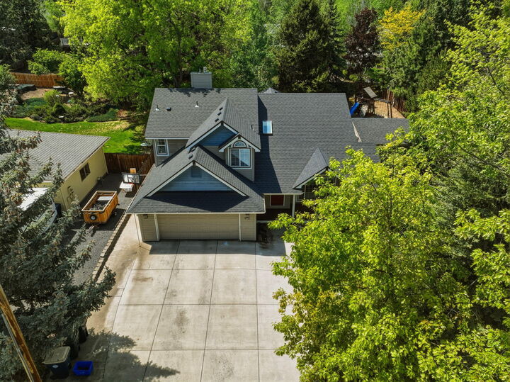 Property Photo: 973 NE Paula Drive OR 97701