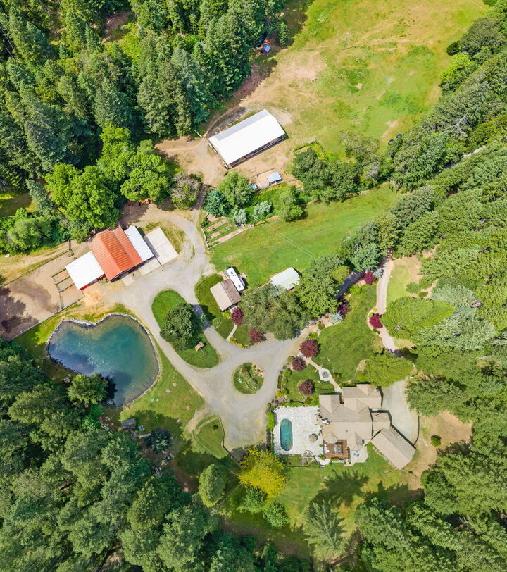 Property Photo:  985 Elliott Creek Road  OR 97543 