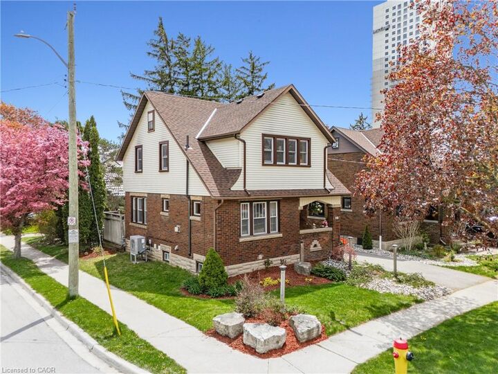 Property Photo: 39 Borden Avenue N ON N2H 3H9