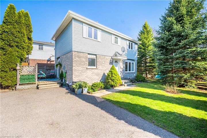 Property Photo:  10 Ristau Crescent  ON N2E 3A8 
