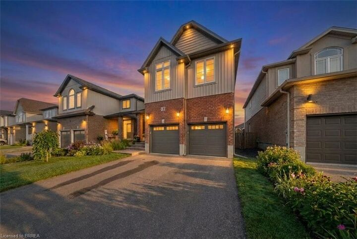 Property Photo:  32 Arlington Parkway  ON N3L 0G2 