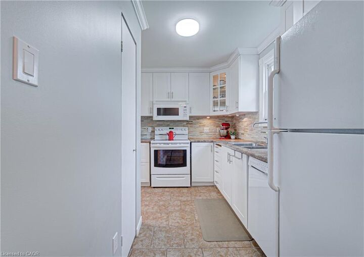 Property Photo:  175 Cedar Street 26  ON N1S 4X9 