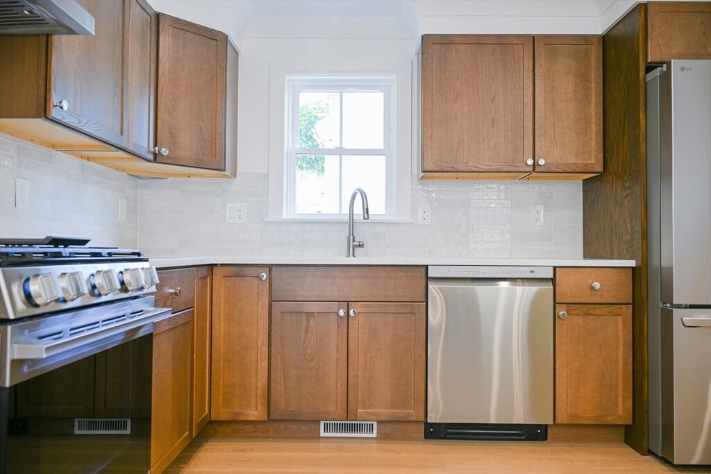Property Photo:  10 Ashwood Street  MA 01604 