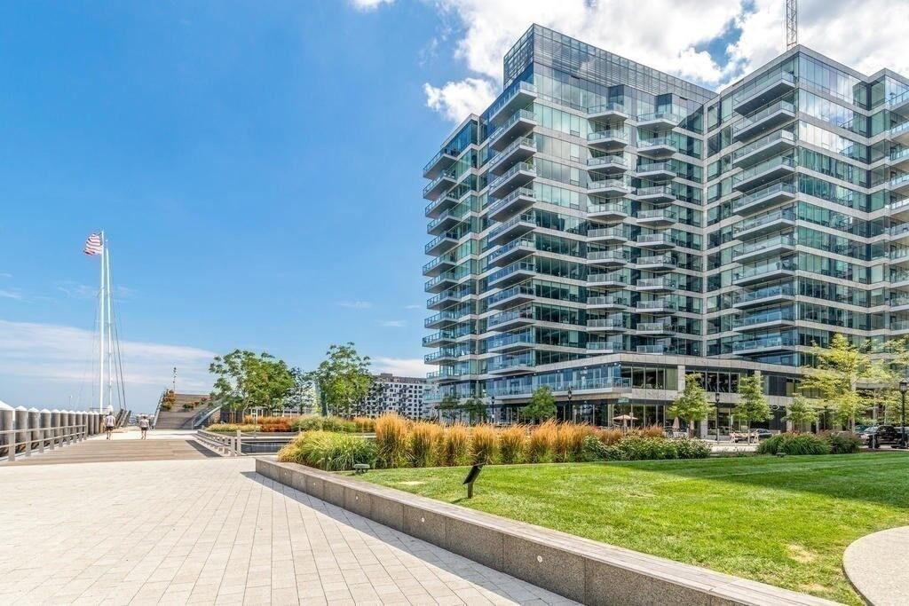 Property Photo:  50 Liberty Dr 12F  MA 02210 