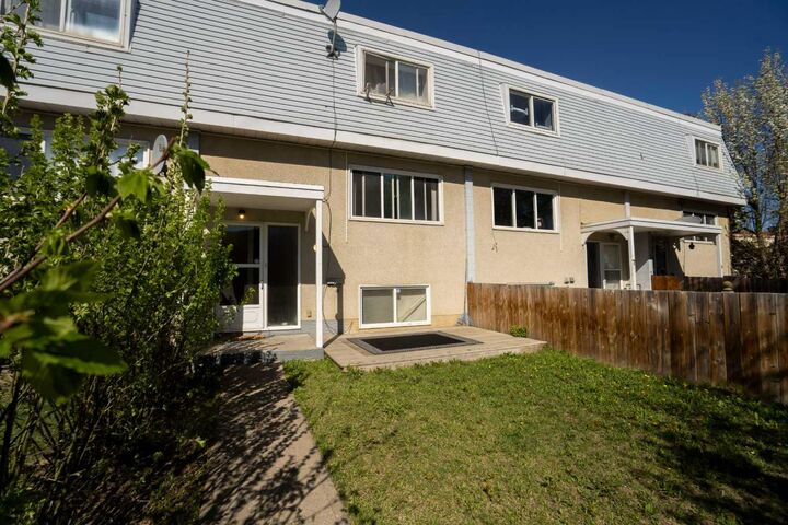 Property Photo: 8808 96 Street 5 AB T8S 1G6