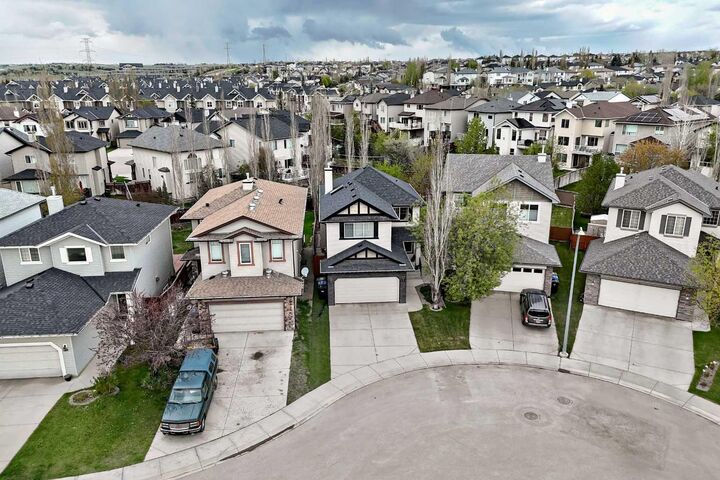 Property Photo:  40 Tuscany Vista Crescent NW  AB T3L 2Z9 